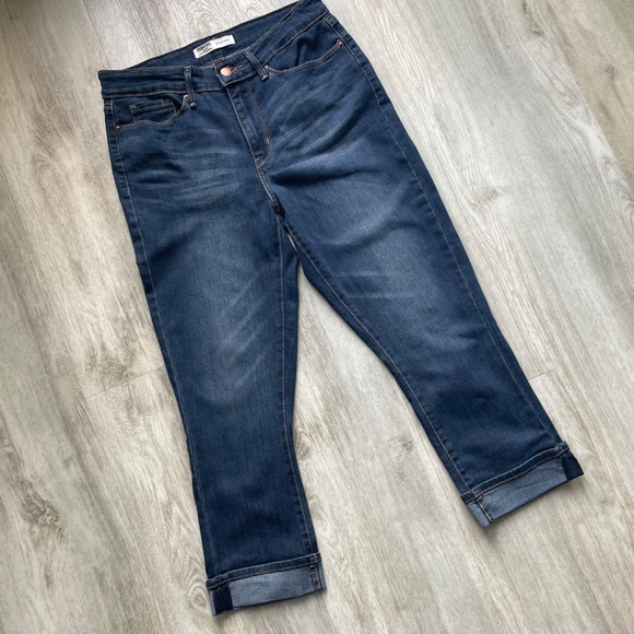 Levi Strauss & Co. Mid-Rise Slim Fit Capris | Size: 6 - Picture 4 of 12